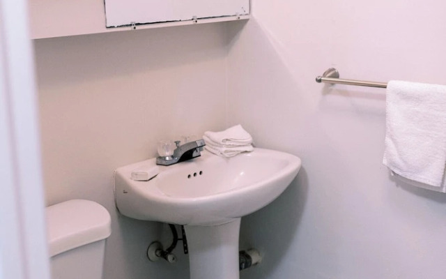 Beachside Gardens Apartments by Lowkl