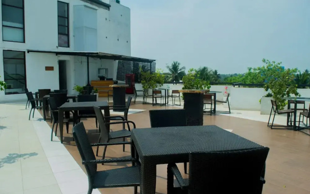 OYO 117 Saninro Residencies
