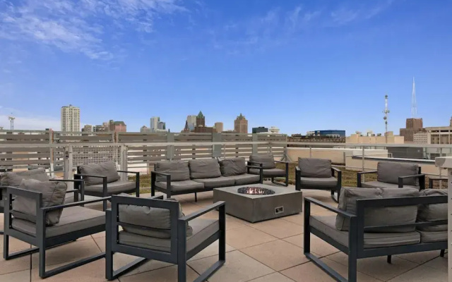 Milwaukee Classy 1BD 1BA Downtown Apartment