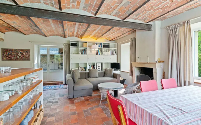 Charming Holiday Home in Yevre-la-Ville with Pool