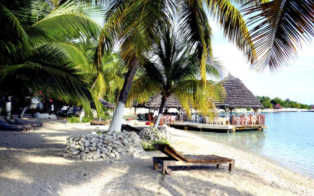 Ouanga Bay Beach Hotel