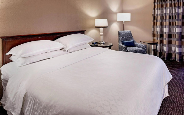 Sheraton Westport Chalet Hotel St. Louis