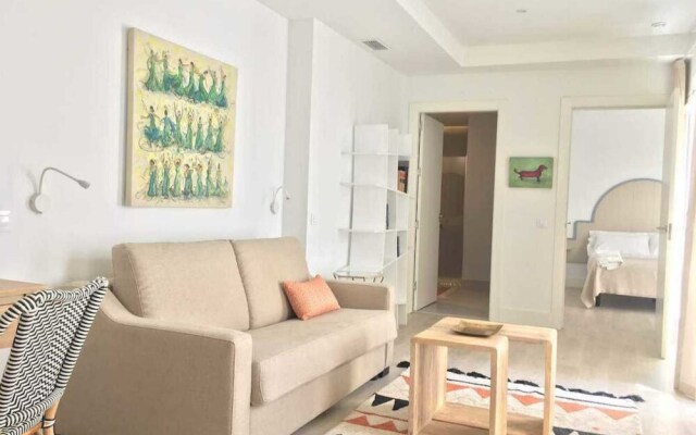 Sevilla Alquila Suites Plaza del Salvador con piscina climatizada