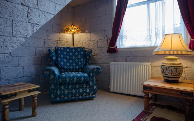 Dukes Folly Hotel