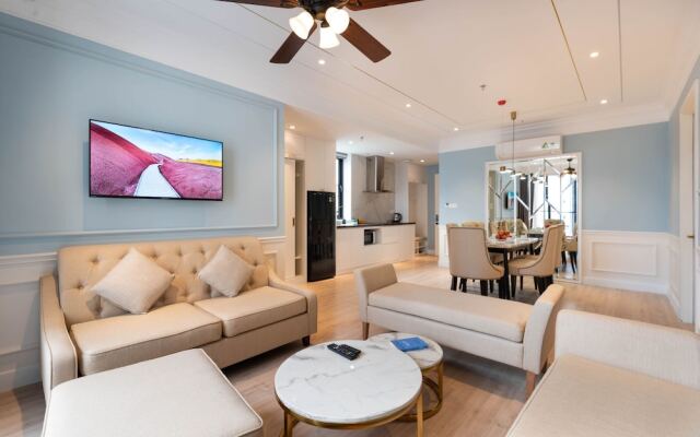 Louis Mo Apartment
