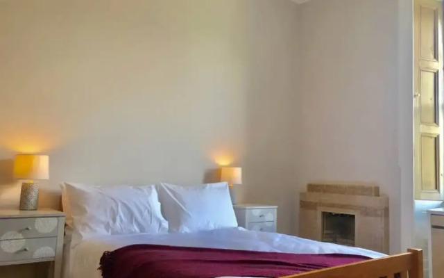 Bright, Spacious 4 Bedroom Apartment In the Old Town, Edinburgh