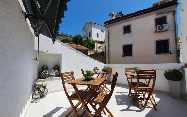 Amarru Apartments