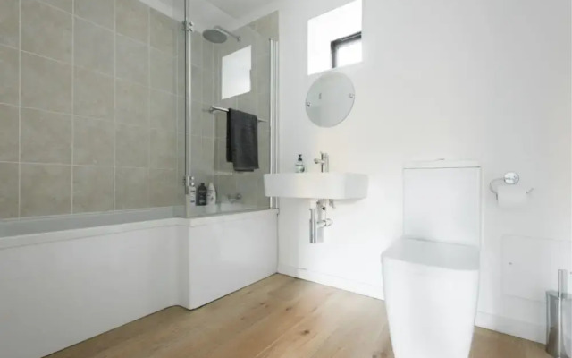 The Cliffside Loft - Distinctly Modern 3Bdr Riverside Home