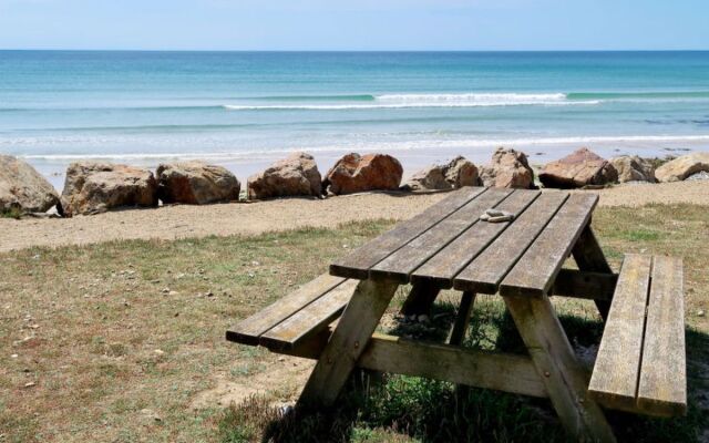 Les Volets Rouges (PEU101)