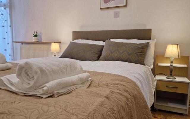 Spacious 1 Br Lincoln City Centre & Amenities, Free Parking