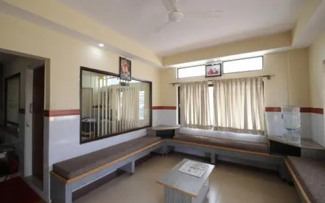 Varadashree Comforts By OYO Rooms