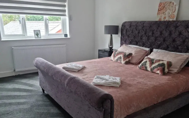 Serenity Haven 4-bed With Hottub,games,gym & More