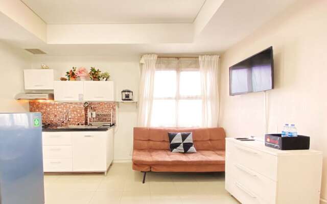 Comfy And Modern 2Br Apartment At Parahyangan Residence