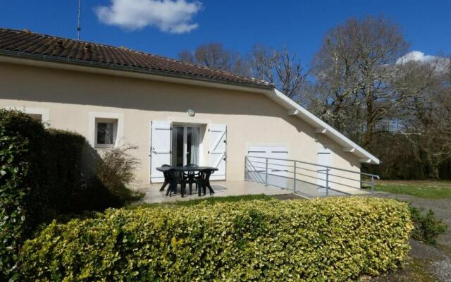 Gîte Angoumé, 3 pièces, 4 personnes - FR-1-360-477