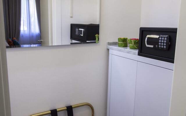 The Golden House Florence Suite