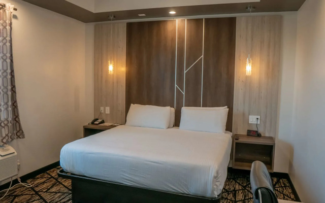 Comfeeni Inn and Suites