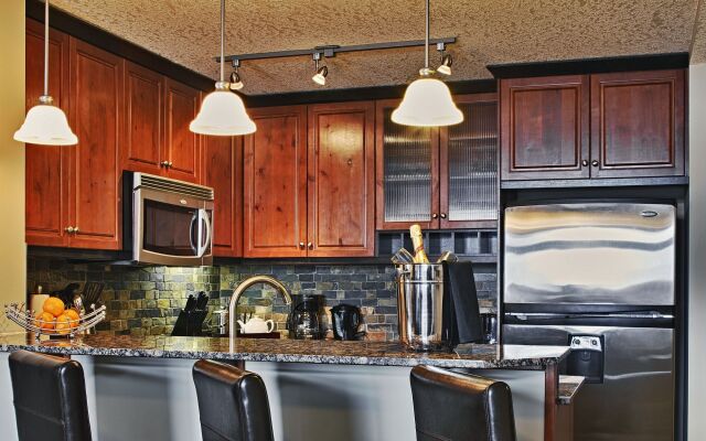 Blackstone Mountain Lodge by CLIQUE
