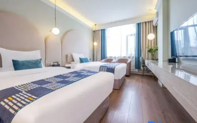 Super 8 Preferred Hotel (Baotou East Station Airport)