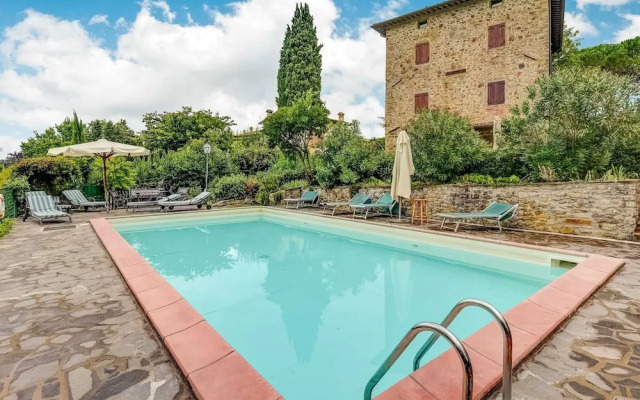 Welcoming Holiday Home with Swimming Pool in Le Ville