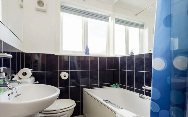 Woodstock in Poole With 2 Bedrooms and 1 Bathrooms