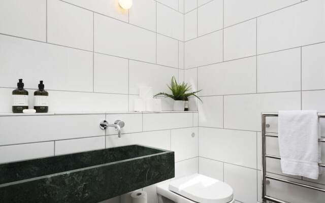 Stylish & Modern 2bed Apt, 5m to Overground