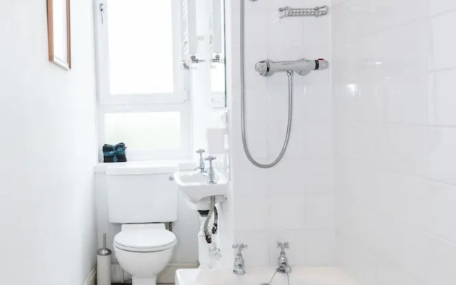 Beautiful City Center 2 Bed Apartment with Park View