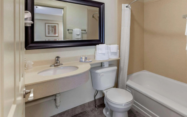 Comfort Inn & Suites Thousand Islands Harbour District