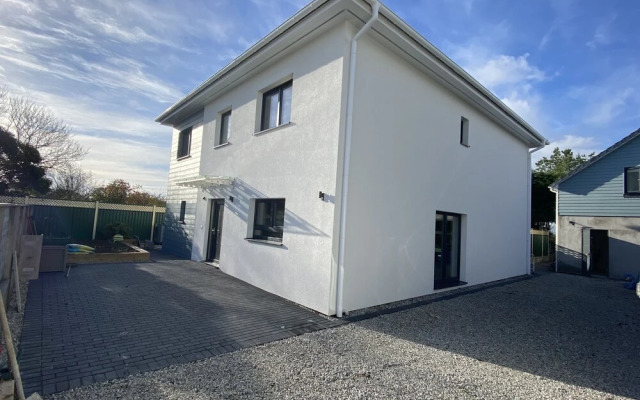 Remarkable 4-bed House in St Minver, Rock