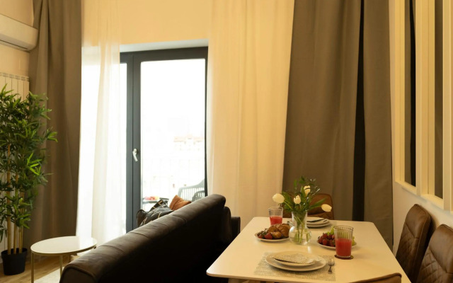 Sunny 2BR Flat - Top Location - Amazing Balcony