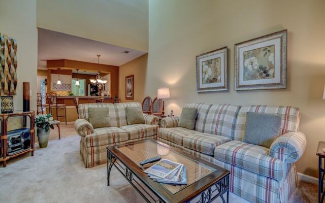 Colonnade Club 200 by Vtrips