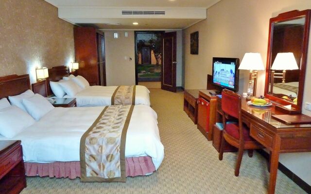 New Plaza Hotel