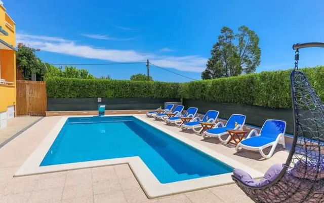 Kastel Luksic Scenic Villa With Pool