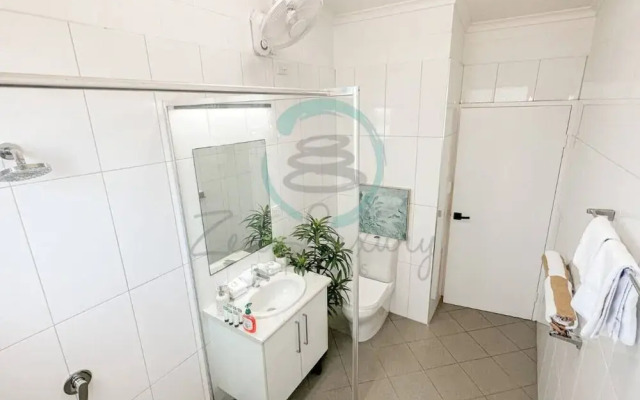 ZEN NIGHTCLIFF FORESHORE - 2BR Cozy Apt