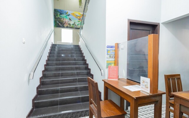 RedDoorz near Universitas Wijaya Kusuma Surabaya 2