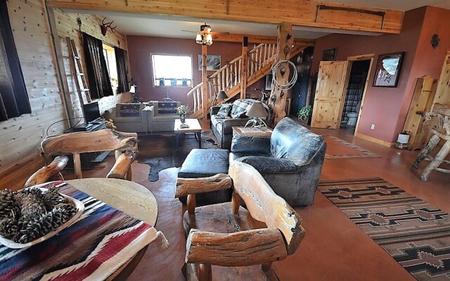 High Lonesome - Three Bedroom Cabin