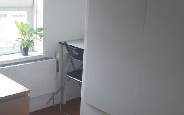 Charming 2 Bedroom Apartment in East London