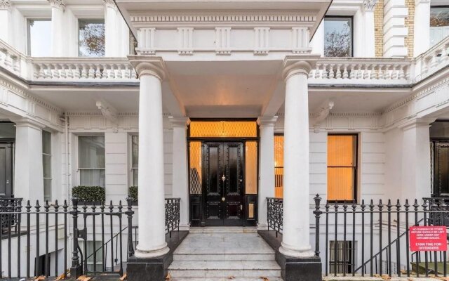Luxury Private Apartment in Kensington