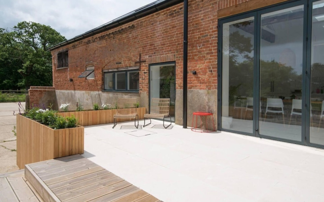 Simple Coastal Luxury Near Southwold Sleeps 10
