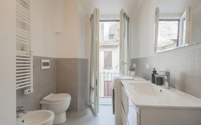 Luce Apartment by Rent all Como