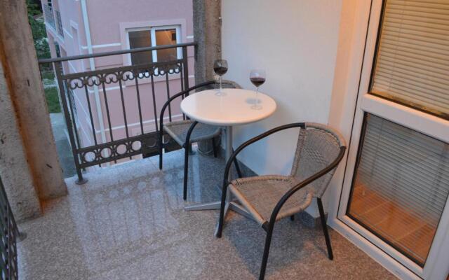 Apartment Folic Sutomore