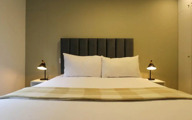 w Monochromatic 2BR w Terrace in Miraflores