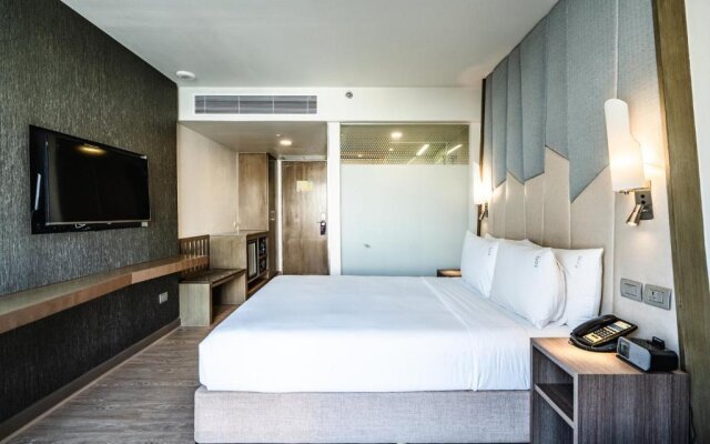 Holiday Inn Express Bangkok Sukhumvit 11, an IHG Hotel