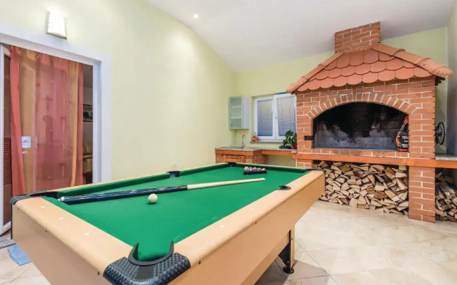 Amazing Home in Jurdani With Wifi and 4 Bedrooms