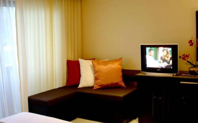 Rattana Beach Hotel