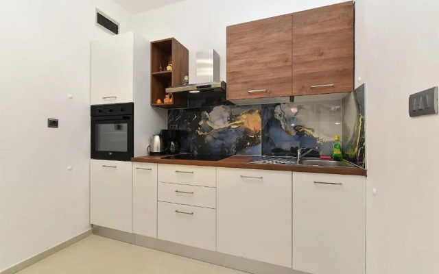 Stylish Family Retreat With Shared Pool