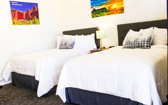 Blue Sage Inn & Suites