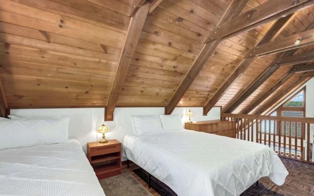 Boondock Bliss - Lakefront, Private Dock Sleeps 15!