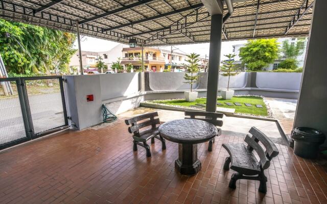 Rest & Relax 7 Room Ipoh Garden East