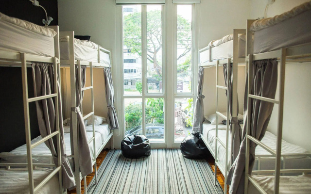 Two Gals And The Pig Boutique Hostel