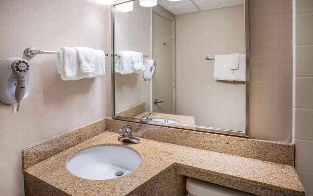 Days Inn & Suites by Wyndham Duluth by the Mall